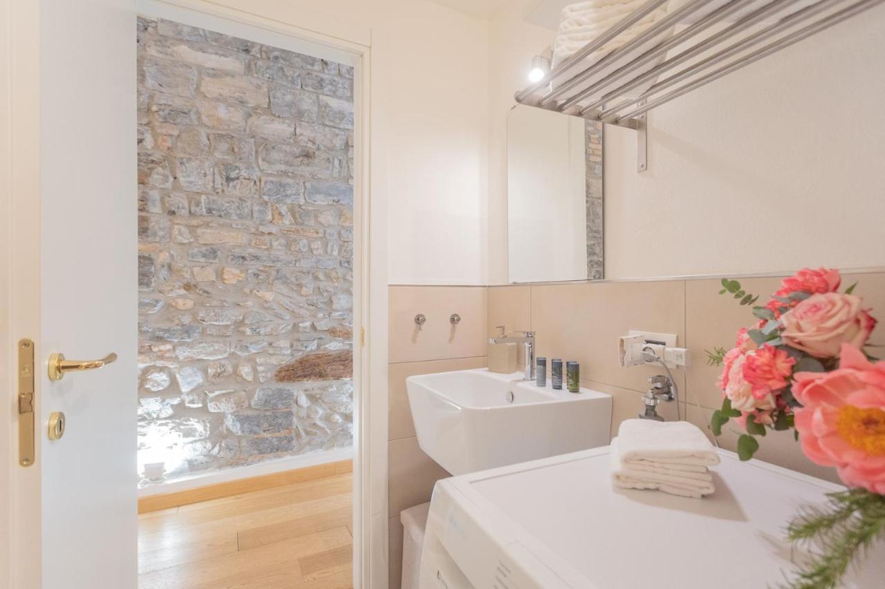 Wine Not Apartment In Como City Centre Ngoại thất bức ảnh